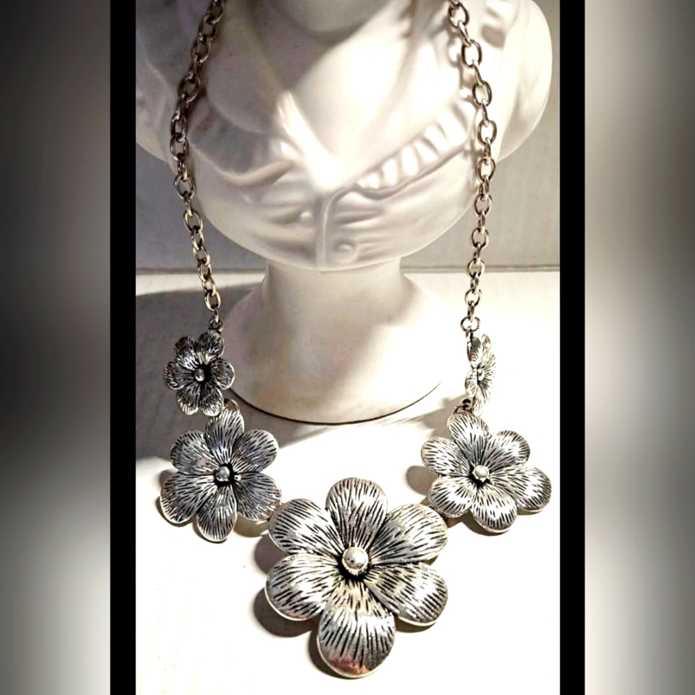 Silvertone Floral Necklace